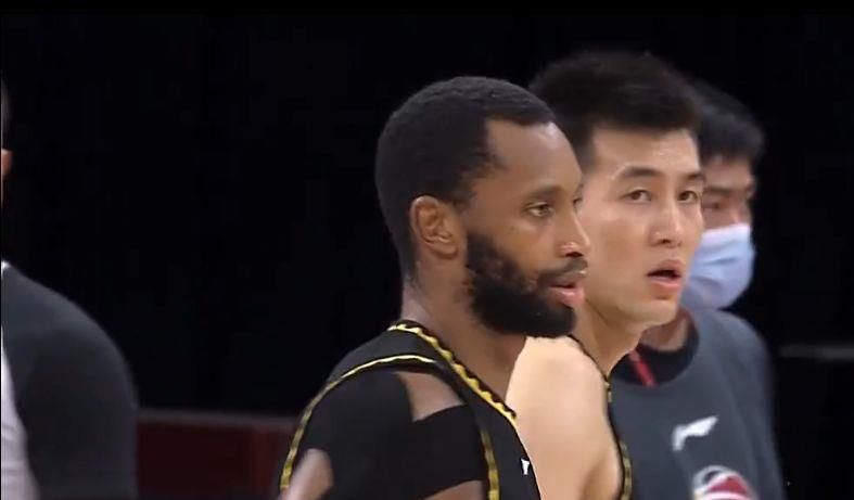 二人跨越了三十年的时光，却始终相爱如初，从未淡忘彼此